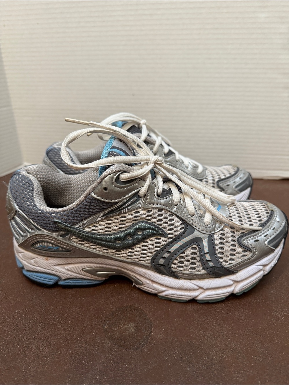 Saucony Jazz women’s 8 running shoes